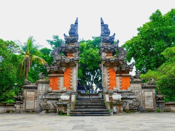 A welcoming Balinese gate, symbolizing the easy process of getting a Bali visa for Indians.