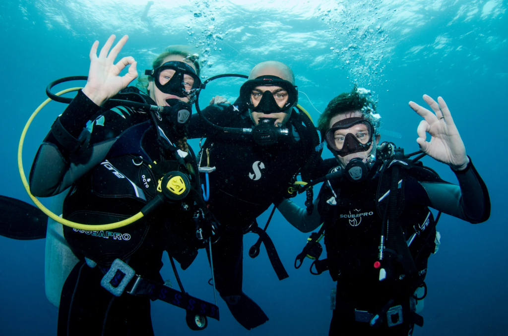  Team-building and adventure on a group snorkeling excursion, a key activity for Maldives corporate packages.